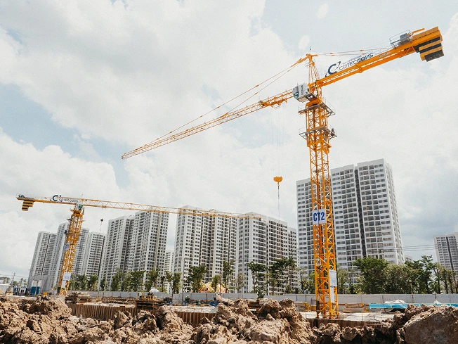 TOWER CRANE
